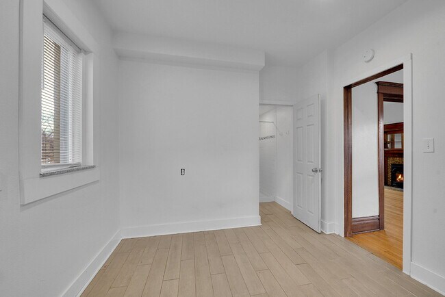 Building Photo - $1,995 - Charming 1 bed, 1 bath located in Denver with Bonus Flex Room!