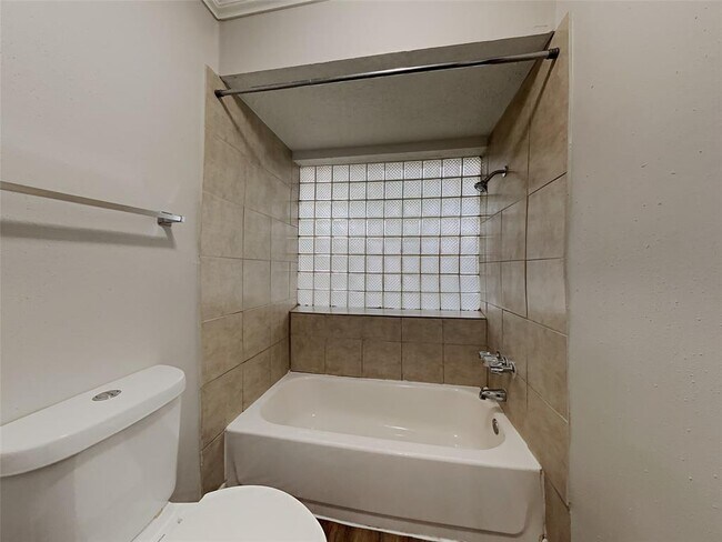 Building Photo - 2806 W Birchdale Dr