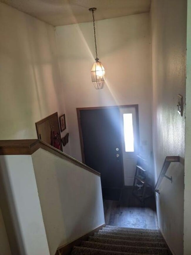 Building Photo - 3 Bedroom, 2 Bath Duplex in North Side Iowa City