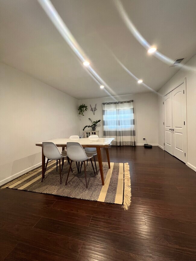 Building Photo - 110 Hastings Ct