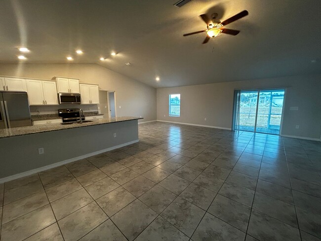 Building Photo - Stunning 3-Bedroom Single Family Home with...