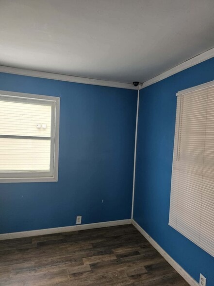 Building Photo - 1180 E Mueller Ave