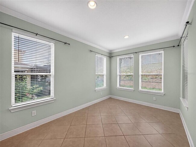Building Photo - 2062 Redbay Ave