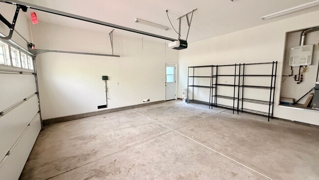 Building Photo - Desirable Mountain View 4 Bed + 3.5 Bath + Office Home. Close to Downtown Mountain View. Great Lo...