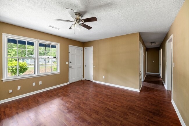 Building Photo - 3 Bed 2 Bath Cozy Home in Summerville