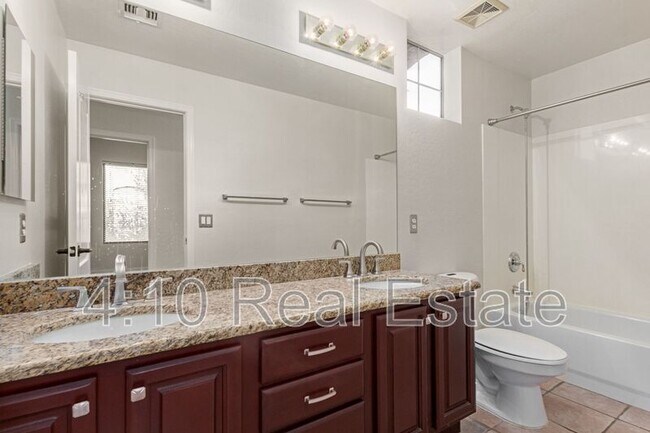 Building Photo - 463 W Canary Way