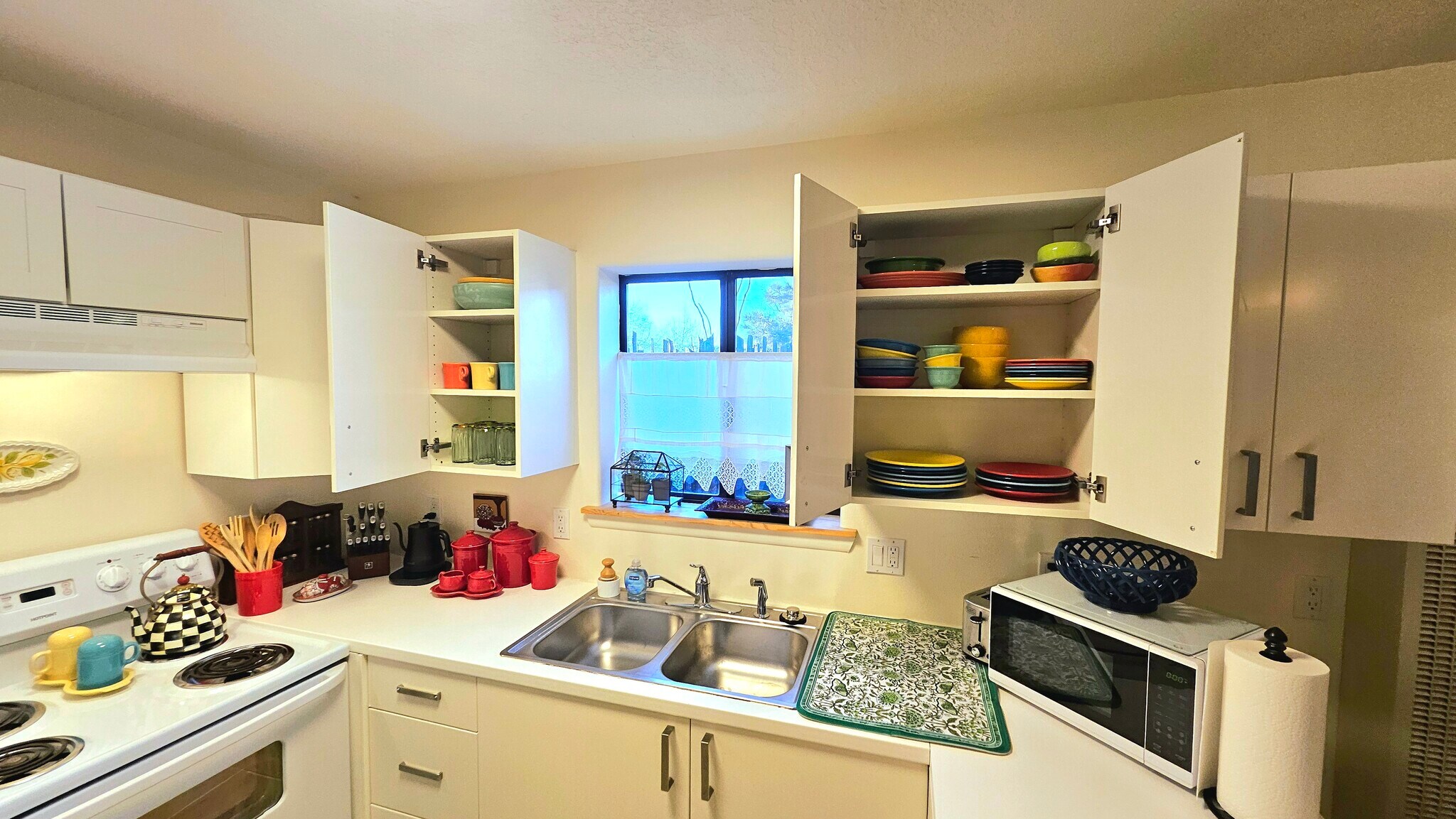 Building Photo - 409 La Joya Rd