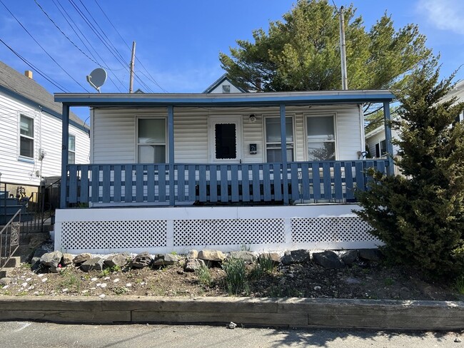 Building Photo - 21 Siren St