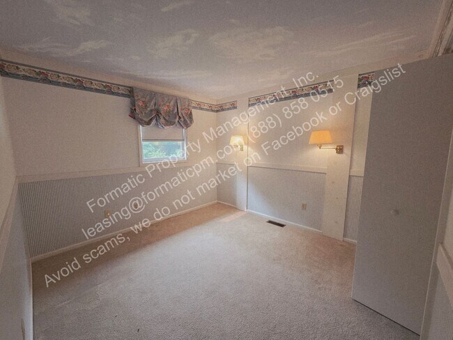 Building Photo - 157 N Gates Ave