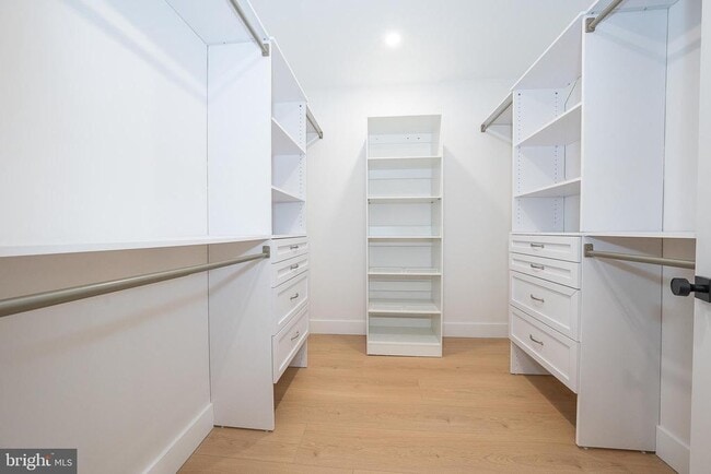 Building Photo - 314 N Essex Ave