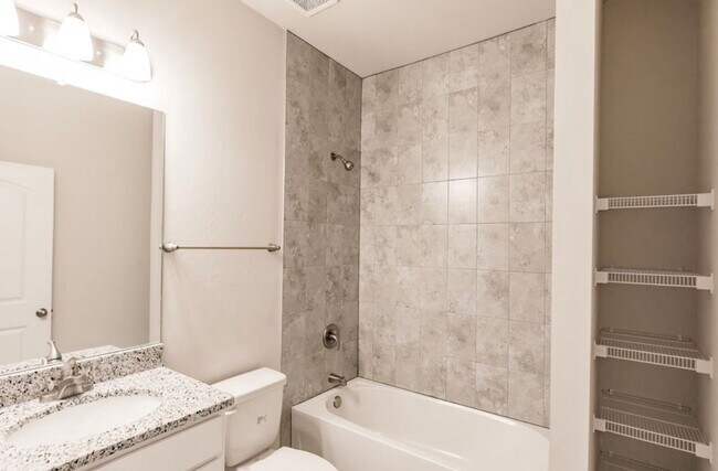 Building Photo - Coming Soon! Fenced 3 Bed, 2 Bath in Great...