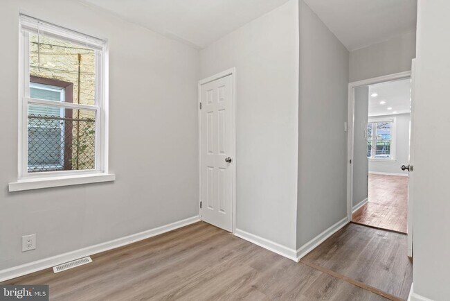 Building Photo - 435 N 42nd St