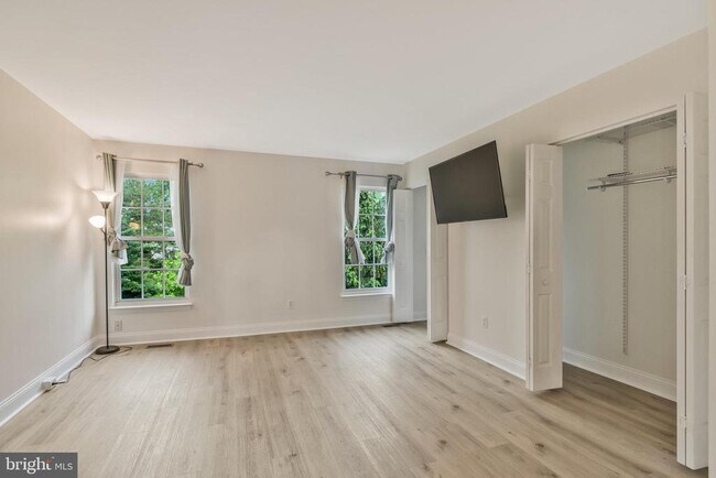 Building Photo - 8872 Stable Forest Pl