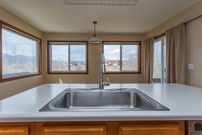 Building Photo - 1130 Pond Side Dr