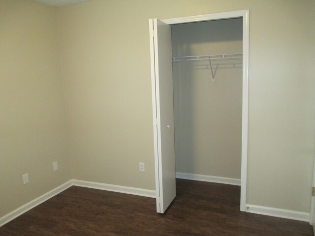Building Photo - 1127 Hidden Cove Cir S