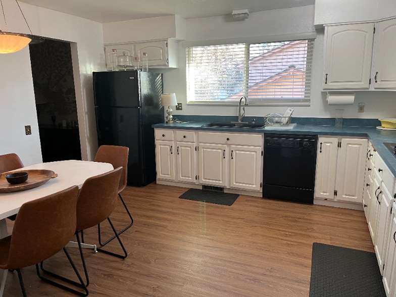 Building Photo - 661 S Fulton St