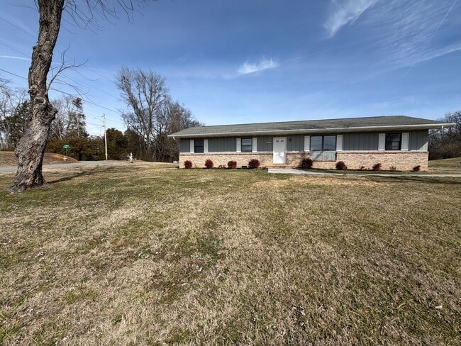 Building Photo - Location!!!!