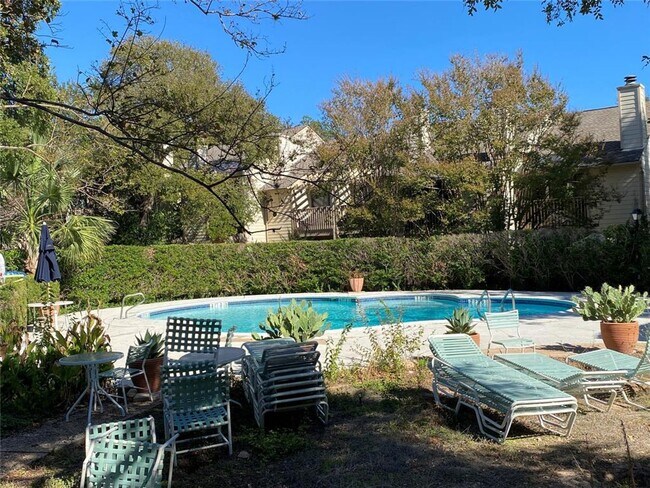 Building Photo - 2-bedroom 2 full bathroom condo in desirab...