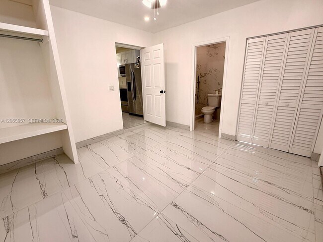 Building Photo - 4088 SW 51st St