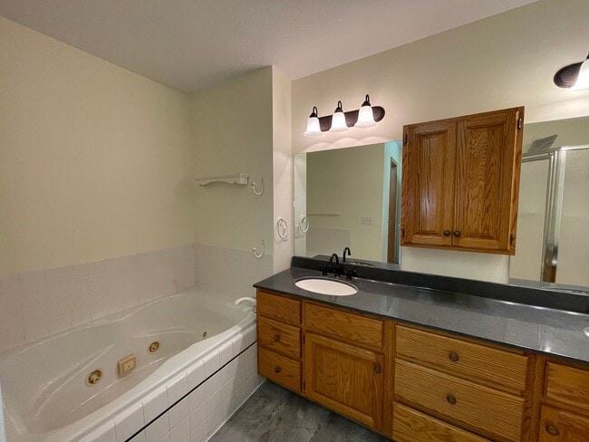 Building Photo - Two Bedroom Condo in Kalamazoo