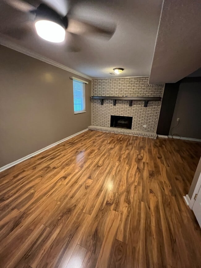 Building Photo - 613 Arlington Dr