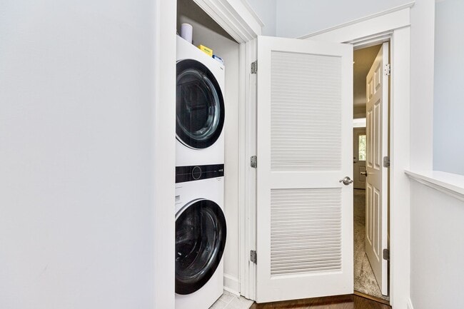 Building Photo - Sweetgrass Square in Market Common