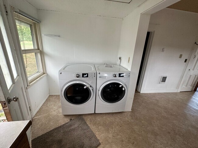 Building Photo - Bayview 3 Bedroom