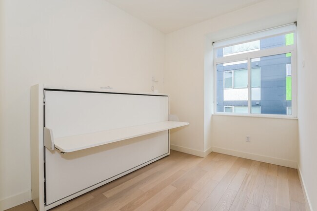 Building Photo - 121A 15th Ave