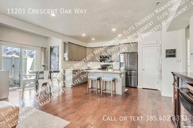 Building Photo - 11201 Crescent Oak Way