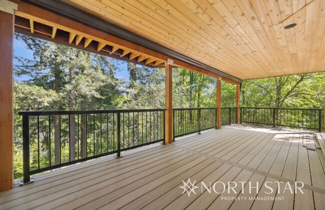 Building Photo - Stunning Lake Oswego Home with Space for E...