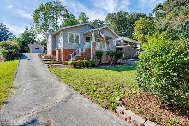 Primary Photo - 1607 Knickerbocker Ave