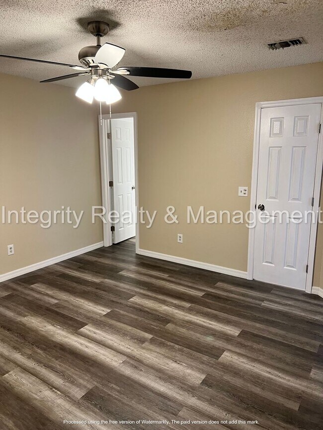 Building Photo - Charming cottage feel 3-bedroom, 2-bathroom house