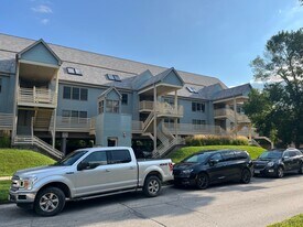 Building Photo - 623 Iowa Ave