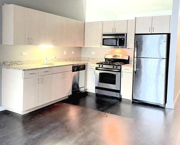 Building Photo - 235 W Van Buren St
