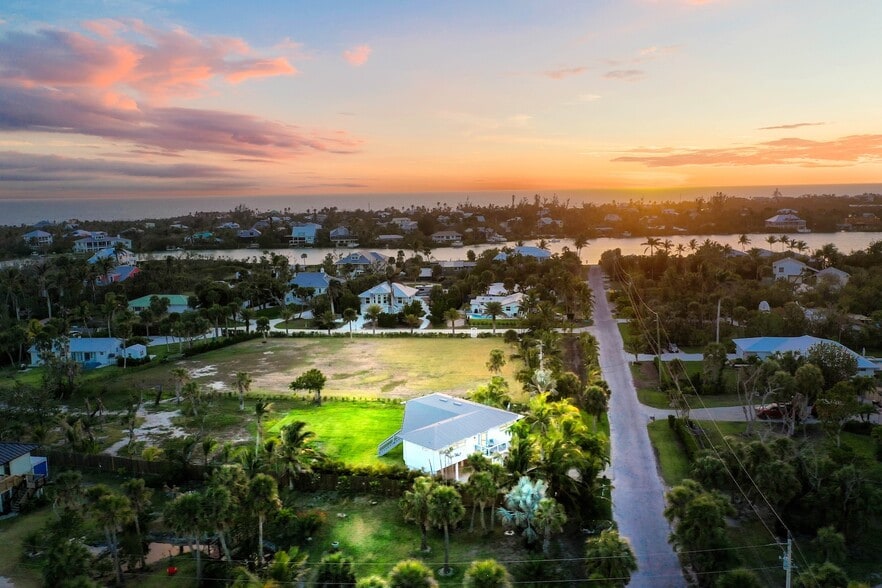 Building Photo - 6093 Henderson Rd