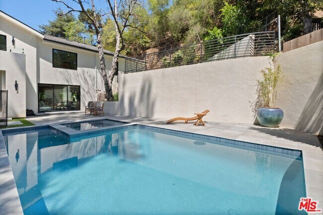 Building Photo - 1712 N Beverly Glen Blvd