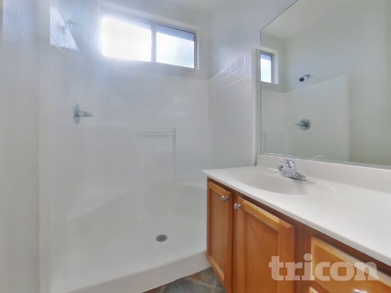 Building Photo - 12513 W Washington St