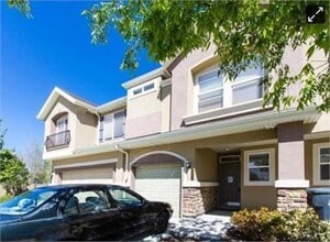 Building Photo - 3 Bedroom/2.5 Bathroom townhome in WVC