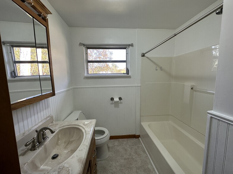 Additional view of bathroom - 6120 Pinedale Dr