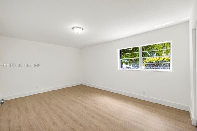 Building Photo - 2033 Dewey St