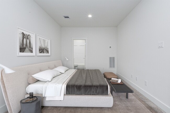 Building Photo - 1123 W 17th St