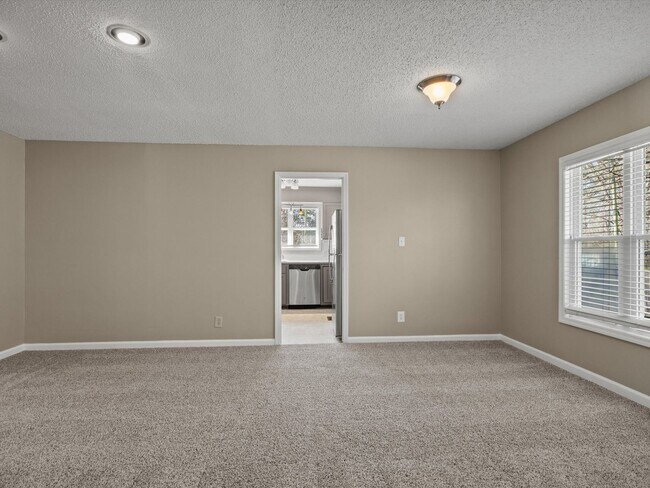 Building Photo - Large lot and close to town.