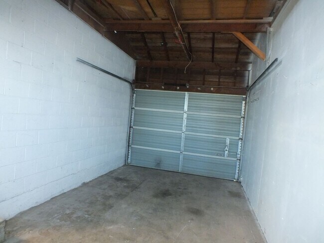 Building Photo - Placerville 2/1 with garage and small yard...