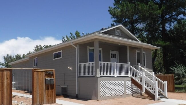 Building Photo - 746 Orchard Ave