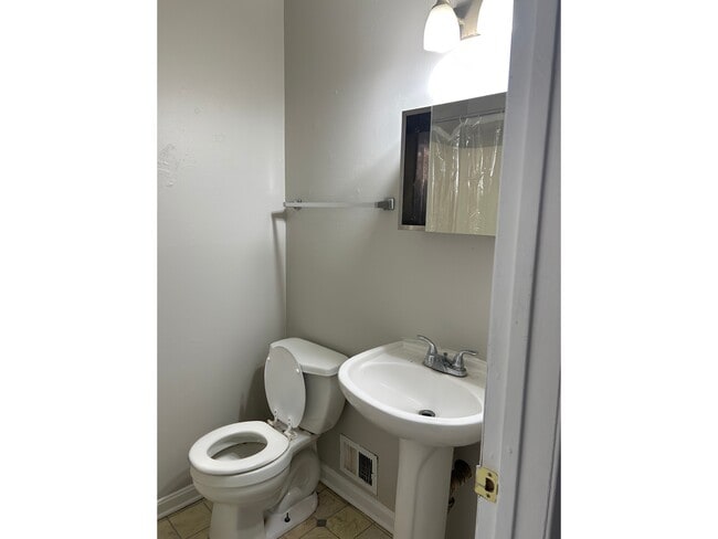 Building Photo - 1061 Filbert St