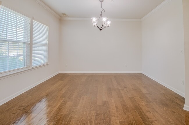 Building Photo - 2048 Oglethorpe Dr