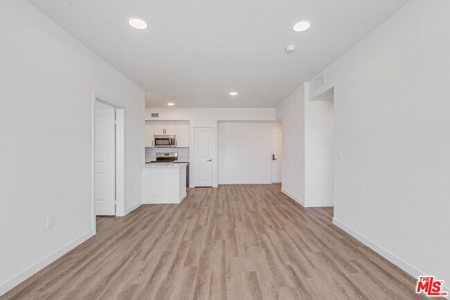 Building Photo - 10824 Blix St