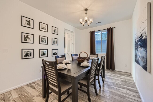 Building Photo - Modern Comfort in Castle Rock: 2-Bed, 2-Bath Home!!