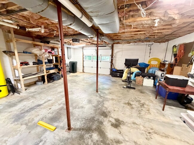 Building Photo - 4 Bedroom home Keowee Key Community