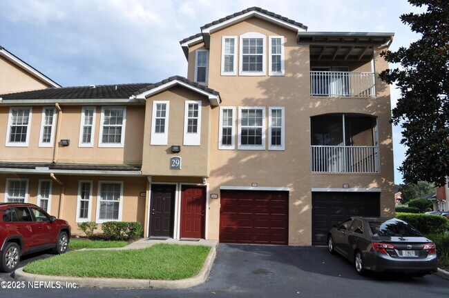 Primary Photo - 10075 Gate Pkwy
